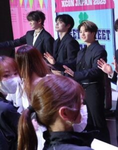 KCON 白シュシュ女